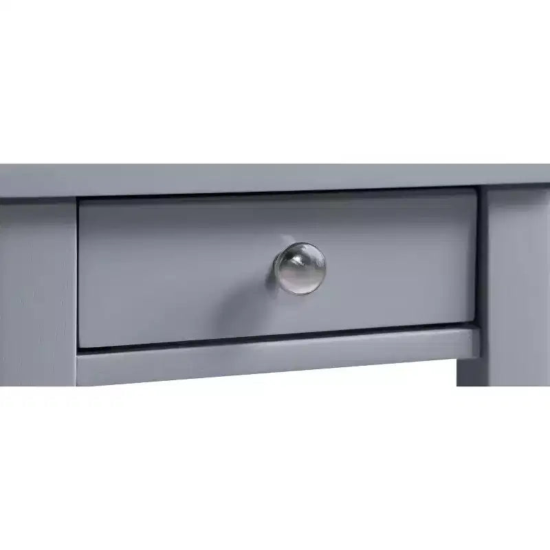 Tavolino Belmont HomeStock con cassetto liscio, pomello in nichel e tre ripiani, tavolino laterale transizionale per soggiorno o ufficio