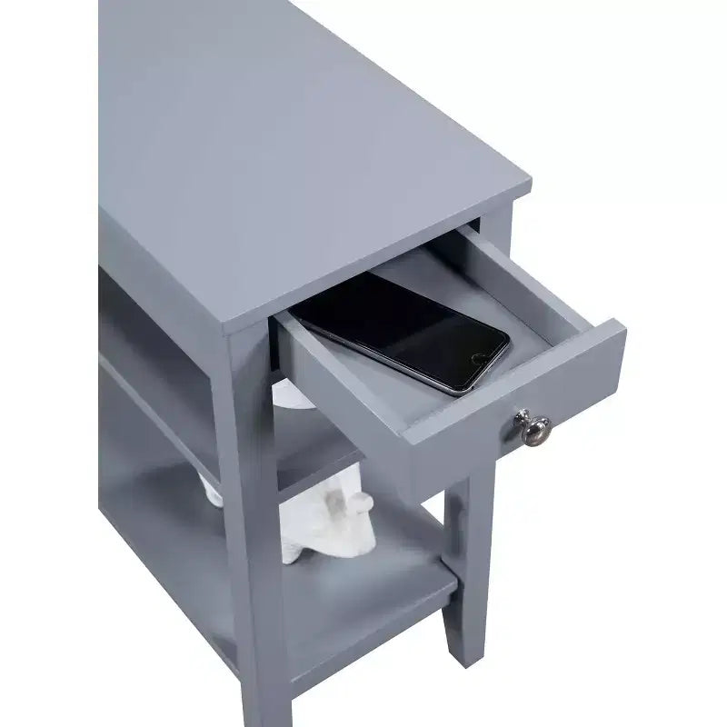Tavolino Belmont HomeStock con cassetto liscio, pomello in nichel e tre ripiani, tavolino laterale transizionale per soggiorno o ufficio