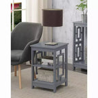 Tavolino finale quadrato Belmont di HomeStock con design a concetto aperto, ripiani spaziosi e struttura simmetrica, tavolino moderno d'appoggio per soggiorno