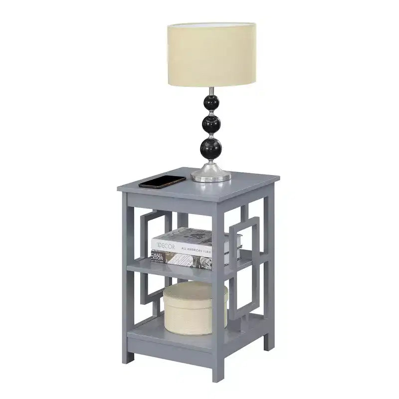 Tavolino finale quadrato Belmont di HomeStock con design a concetto aperto, ripiani spaziosi e struttura simmetrica, tavolino moderno d'appoggio per soggiorno