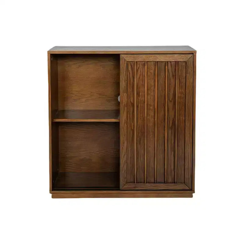 Madia moderna di metà secolo con 2 ante scorrevoli e listelli decorativi in legno massello, mobile contenitore per soggiorno o sala da pranzo