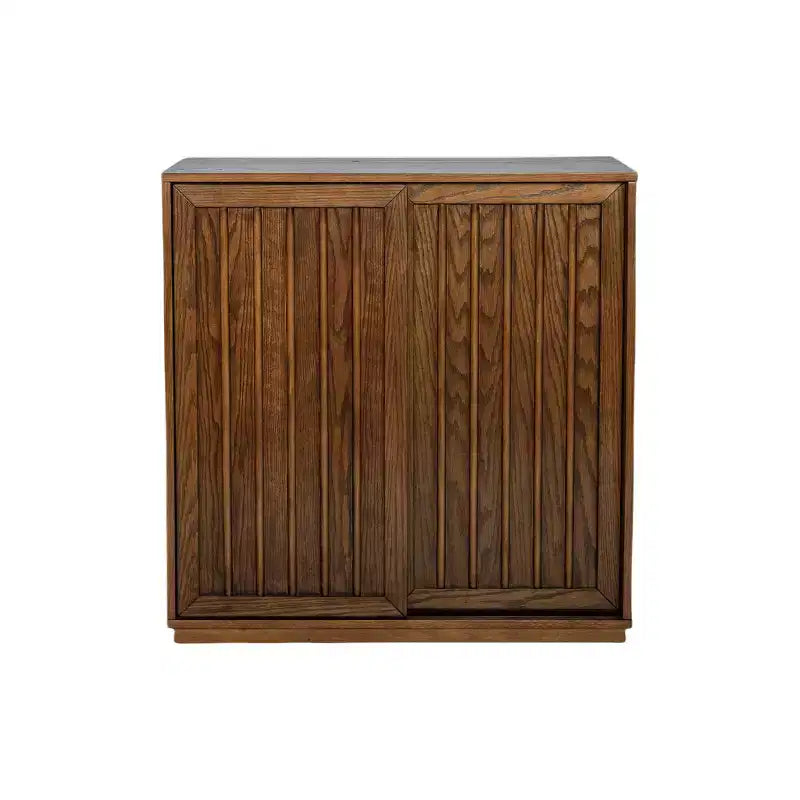 Madia moderna di metà secolo con 2 ante scorrevoli e listelli decorativi in legno massello, mobile contenitore per soggiorno o sala da pranzo