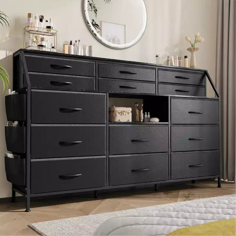 Comò in tessuto da 55" di larghezza con tasca laterale, 14 cassetti e ripiani, struttura robusta, piano in legno