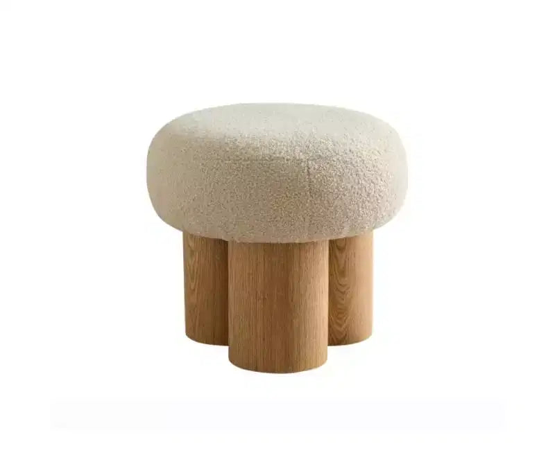 Sgabello rotondo di Homy Casa con rivestimento in bouclé e gambe cilindriche in legno massello, beige