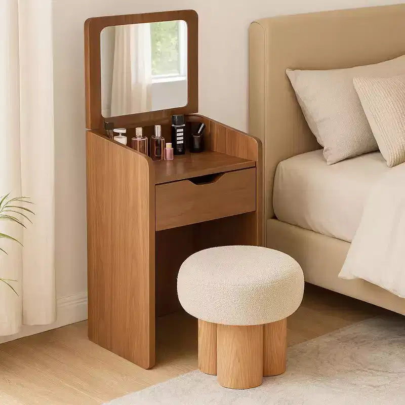 Sgabello rotondo di Homy Casa con rivestimento in bouclé e gambe cilindriche in legno massello, beige