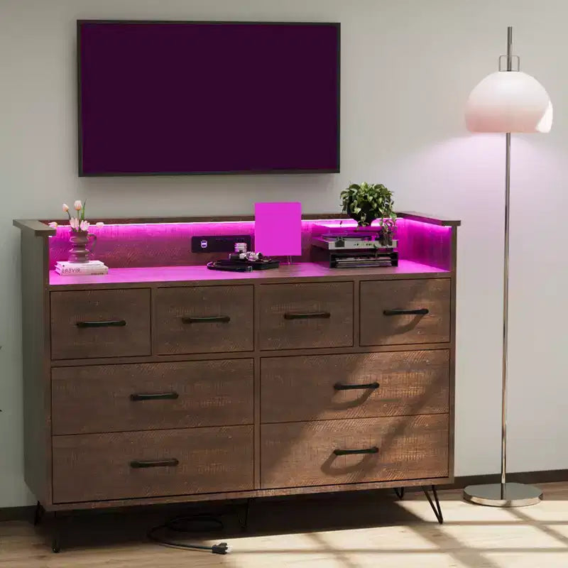 Mobile TV COZONY con comò a 8 cassetti, centro multimediale in legno con luce LED e stazione di ricarica, ampio spazio per camera da letto e soggiorno