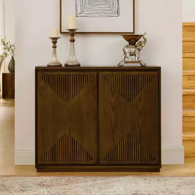 Mobile contenitore a V stile Mid-Century Modern, credenza a buffet stretta con fori per cavi, ante a coste e base in legno massello per soggiorno