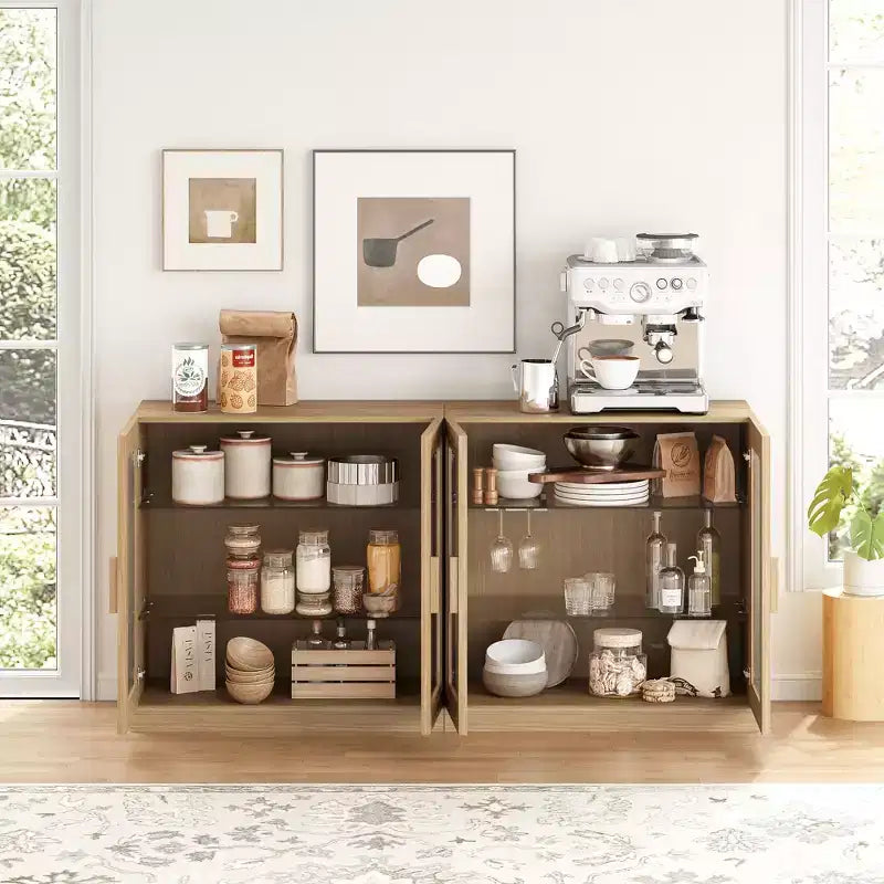 Credenza da cucina moderna in legno massiccio con ante in vetroMobile buffet versatile
