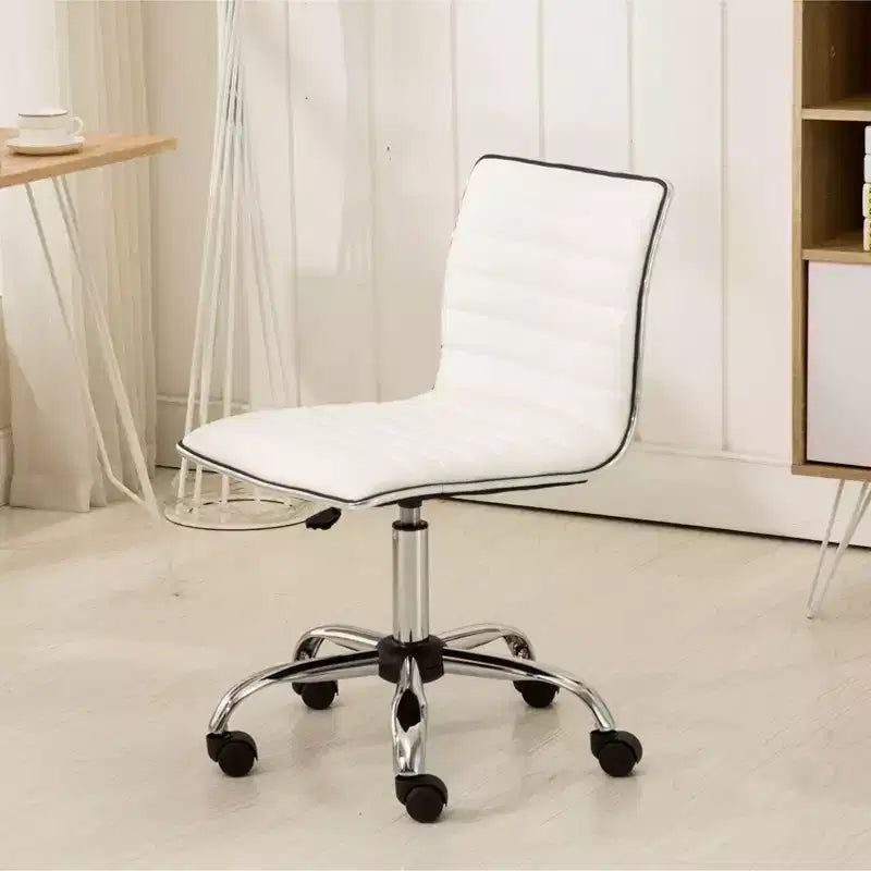 Sedia da Ufficio Regolabile Okak con Sollevamento ad Aria, Sedia da Scrivania Ergonomica con Base in Metallo Cromato, Sedia Girevole a 360 Gradi per Studio e Sala Lettura