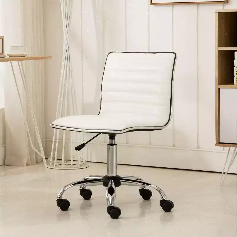 Sedia da Ufficio Regolabile Okak con Sollevamento ad Aria, Sedia da Scrivania Ergonomica con Base in Metallo Cromato, Sedia Girevole a 360 Gradi per Studio e Sala Lettura