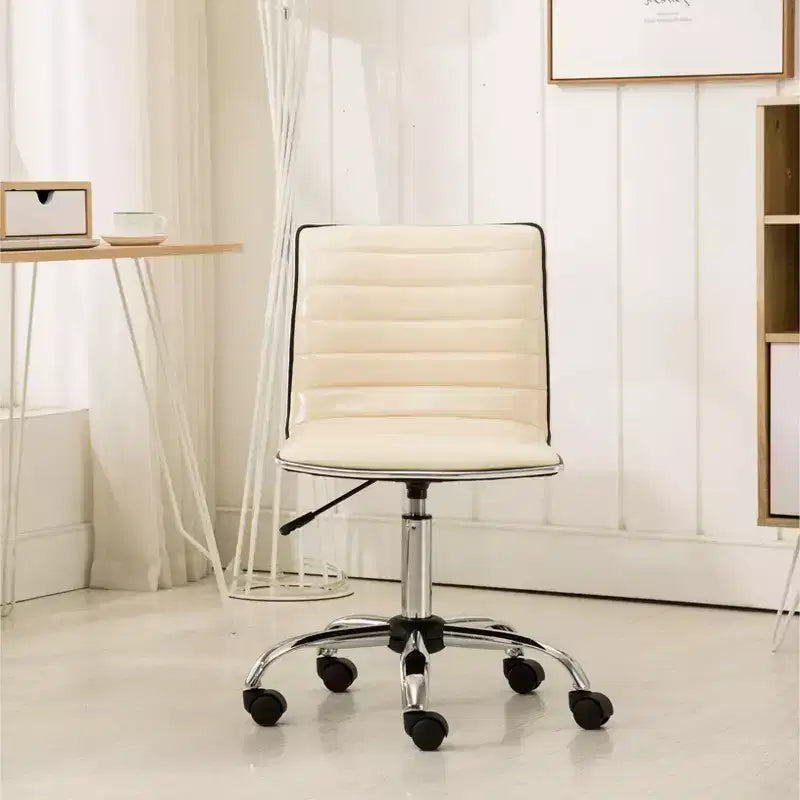 Sedia da Ufficio Regolabile Okak con Sollevamento ad Aria, Sedia da Scrivania Ergonomica con Base in Metallo Cromato, Sedia Girevole a 360 Gradi per Studio e Sala Lettura