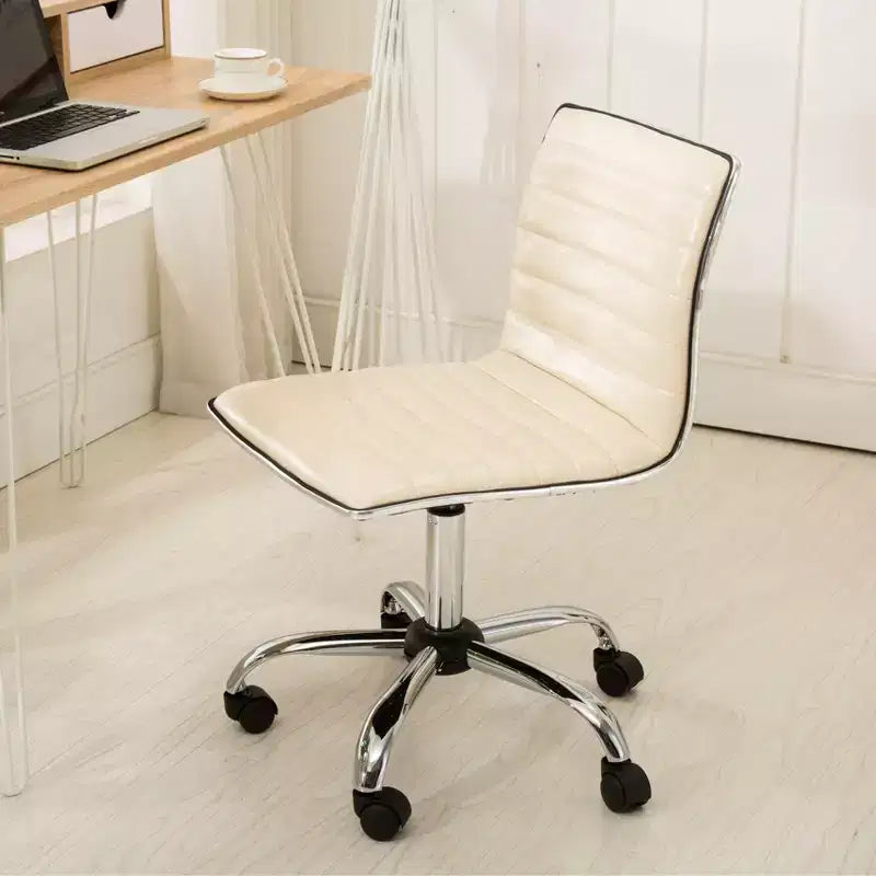 Sedia da Ufficio Regolabile Okak con Sollevamento ad Aria, Sedia da Scrivania Ergonomica con Base in Metallo Cromato, Sedia Girevole a 360 Gradi per Studio e Sala Lettura