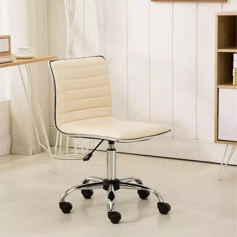 Sedia da Ufficio Regolabile Okak con Sollevamento ad Aria, Sedia da Scrivania Ergonomica con Base in Metallo Cromato, Sedia Girevole a 360 Gradi per Studio e Sala Lettura