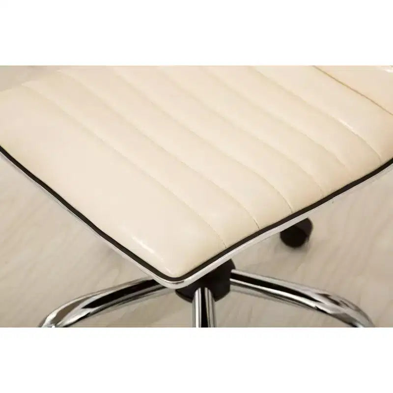 Sedia da Ufficio Regolabile Okak con Sollevamento ad Aria, Sedia da Scrivania Ergonomica con Base in Metallo Cromato, Sedia Girevole a 360 Gradi per Studio e Sala Lettura