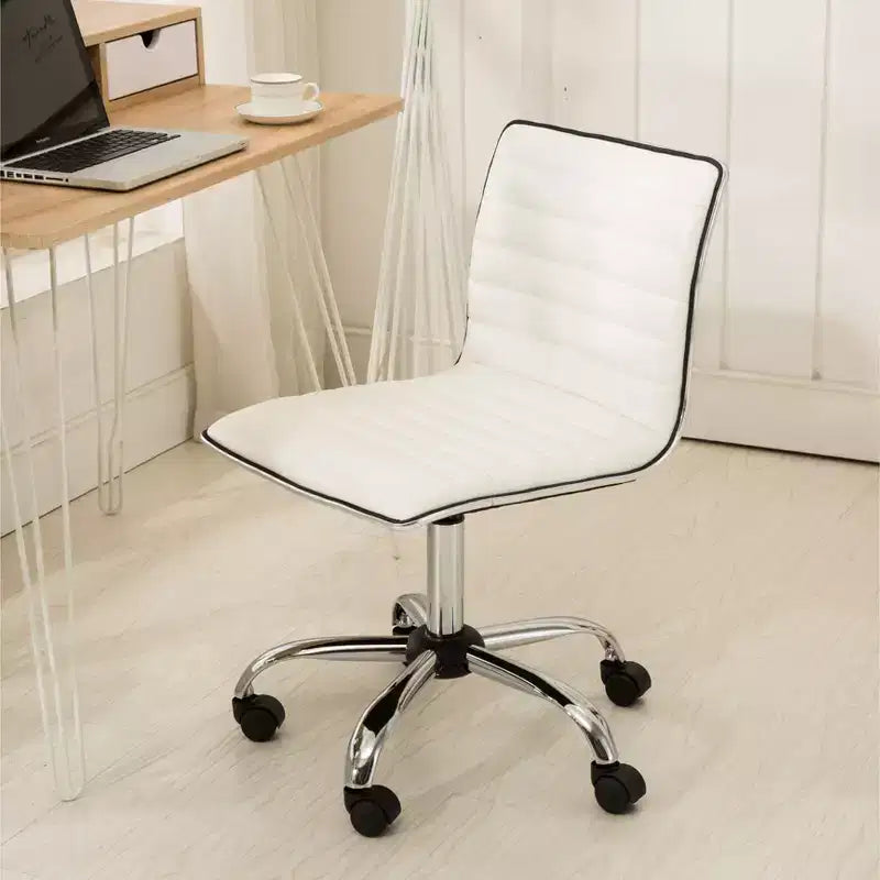 Sedia da Ufficio Regolabile Okak con Sollevamento ad Aria, Sedia da Scrivania Ergonomica con Base in Metallo Cromato, Sedia Girevole a 360 Gradi per Studio e Sala Lettura
