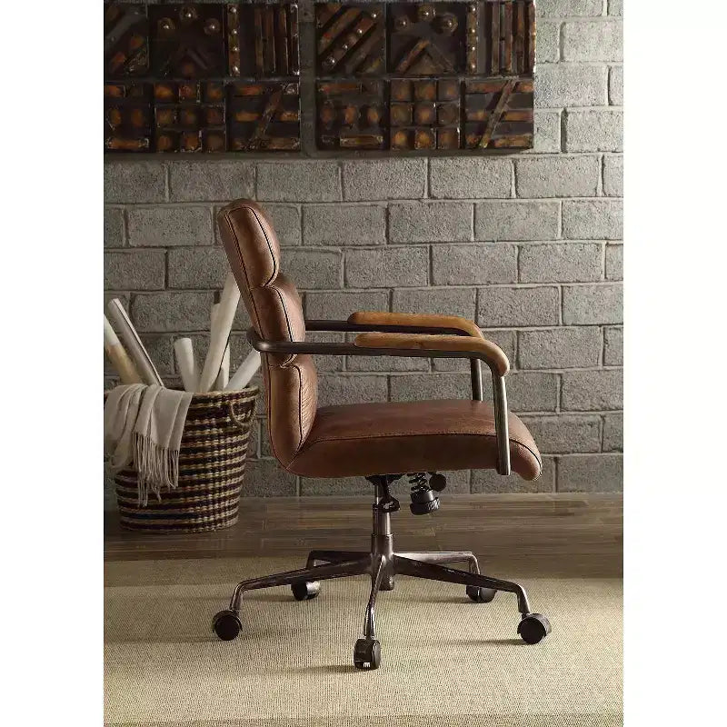 Sedia da scrivania Okak in pelle pieno fiore, sedia direzionale con braccioli in legno e struttura in metallo, sedia elegante e confortevole per casa e ufficio