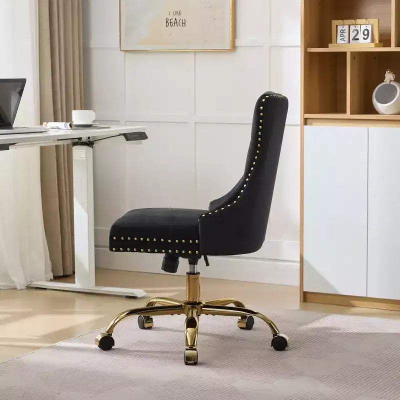 Sedia da ufficio moderna Okak, sedia da scrivania imbottita con base in metallo dorato e bottoni decorativi, sedia comoda regolabile in altezza per ufficio, casa