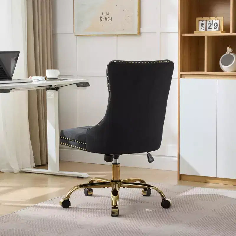 Sedia da ufficio moderna Okak, sedia da scrivania imbottita con base in metallo dorato e bottoni decorativi, sedia comoda regolabile in altezza per ufficio, casa