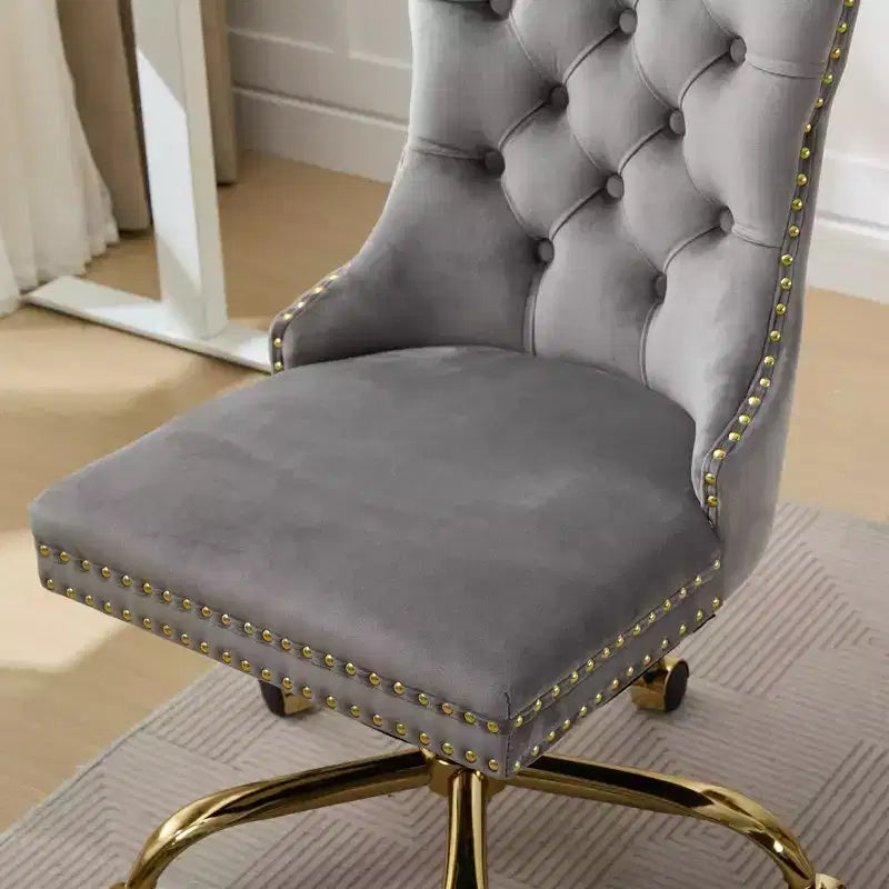 Sedia da ufficio moderna Okak, sedia da scrivania imbottita con base in metallo dorato e bottoni decorativi, sedia comoda regolabile in altezza per ufficio, casa