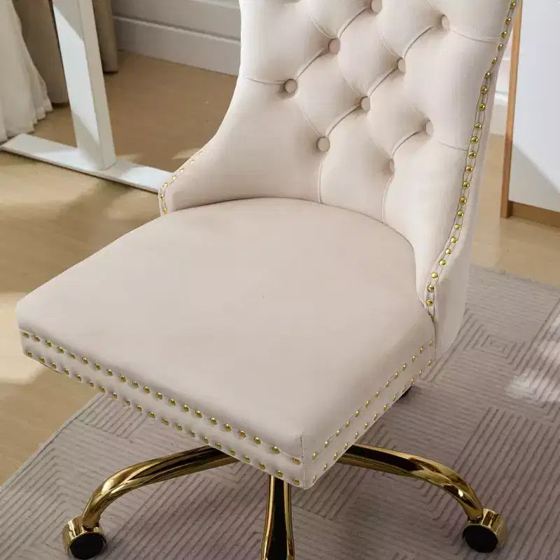 Sedia da ufficio moderna Okak, sedia da scrivania imbottita con base in metallo dorato e bottoni decorativi, sedia comoda regolabile in altezza per ufficio, casa