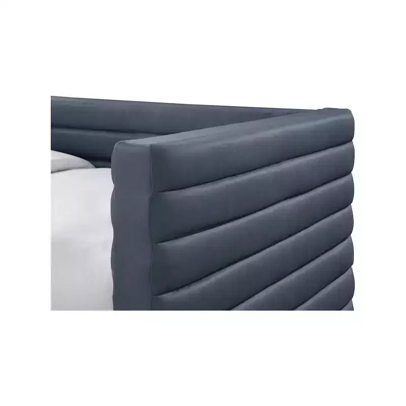 Meridian Furniture, Letto a giorno doppio in pelle vegana Beverly