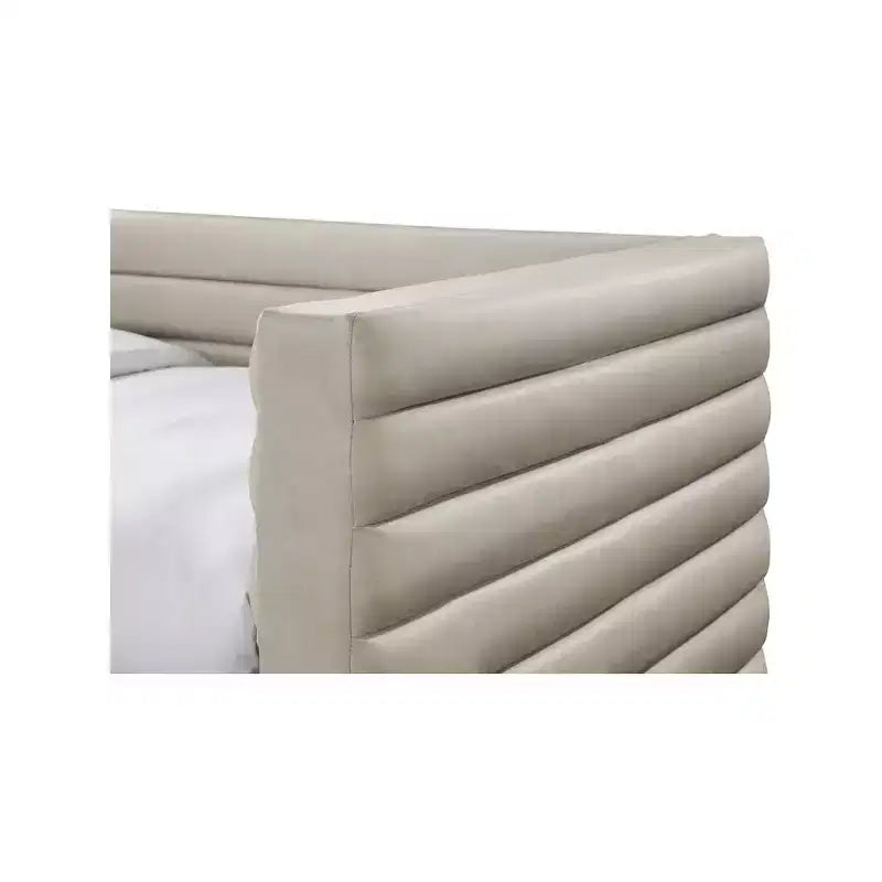 Meridian Furniture, Letto a giorno doppio in pelle vegana Beverly