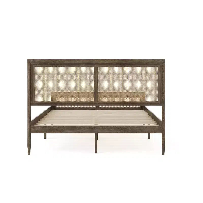 Letto a piattaforma Martha Stewart Jax in legno massello con testiera e pediera in rattan, non richiede rete a molle