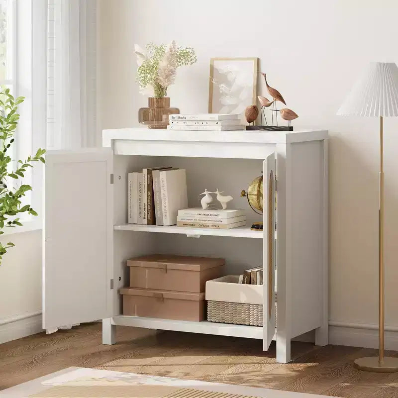Mobiletto contenitore in rattan GustoWave con ante in PVC intrecciato, credenza/buffet in legno con ripiano regolabile, mobiletto bar in legno