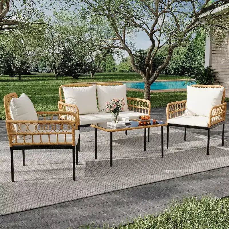 Set di mobili da giardino da 4 pezzi, set di tavolo e sedie da esterno in rattan con tavolino in vetro e divanetto, adatto per appartamenti, cortili, beige