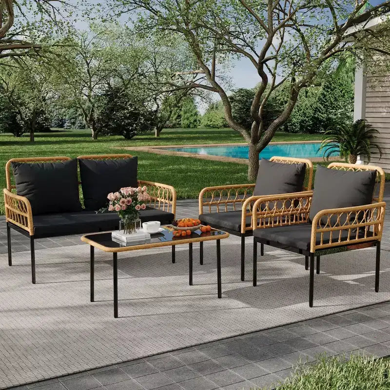 Set di mobili da giardino da 4 pezzi, set di tavolo e sedie da esterno in rattan con tavolino in vetro e divanetto, adatto per appartamenti, cortili, beige