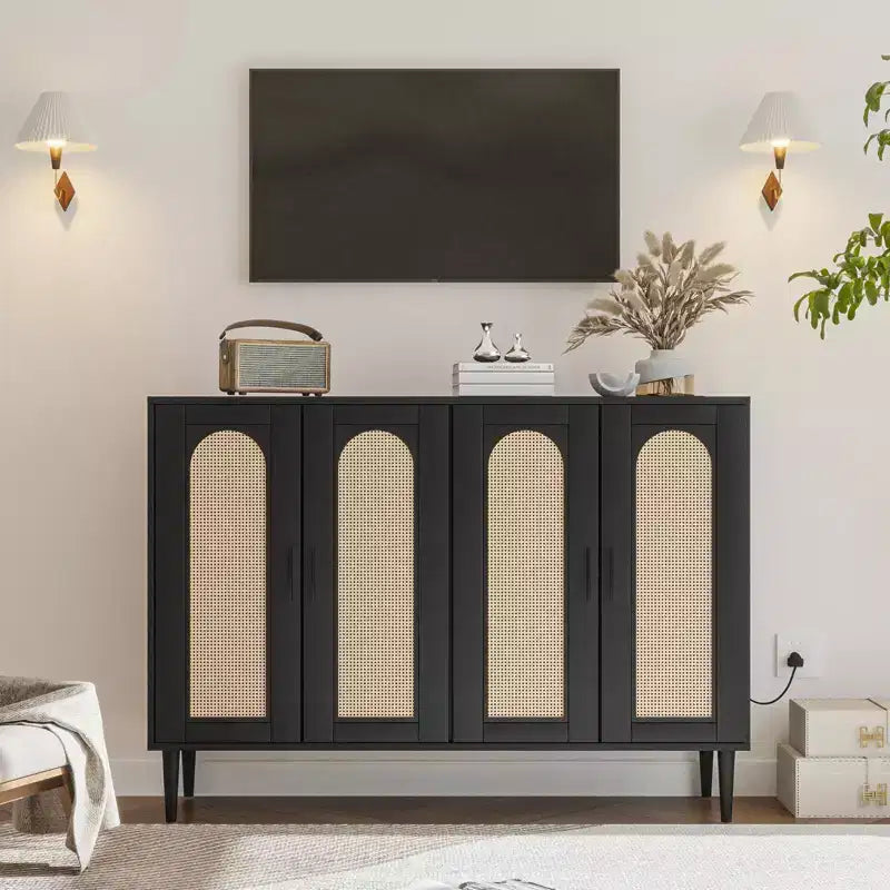 CuisinSmart Mobile Buffet in Rattan, Mobile Contenitore Boho, Mobile Bar con 4 Ante e Presa di Corrente per Cucina, Sala da Pranzo, Soggiorno