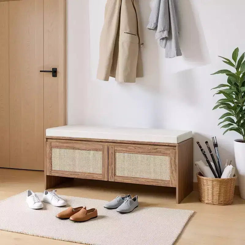 Panca contenitore Homy Casa con pannello in rattan intrecciato, sedile imbottito e ante a cerniera, rovere naturale