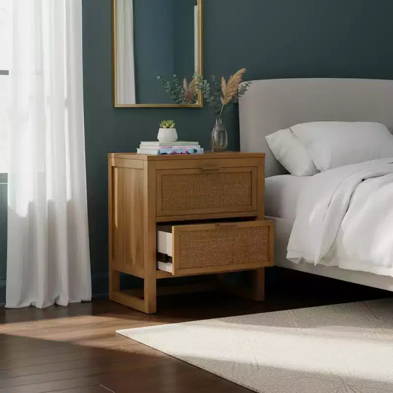 Comodino con 2 cassetti Hatteras Modern Boho con legno massello e dettagli in rattan naturale - Teamson Home