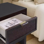 Comodino con 2 cassetti Hatteras Modern Boho con legno massello e dettagli in rattan naturale - Teamson Home