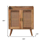 HomeRoots 35 Armadietto ad accento in legno massiccio marrone invecchiato intarsiato in rattan con due ante