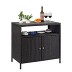 Mobiletto portaoggetti GustoWave in vimini per patio, mobiletto buffet da esterno impermeabile, tavolo da bar per patio con due ante e ripiani, credenza in vimini