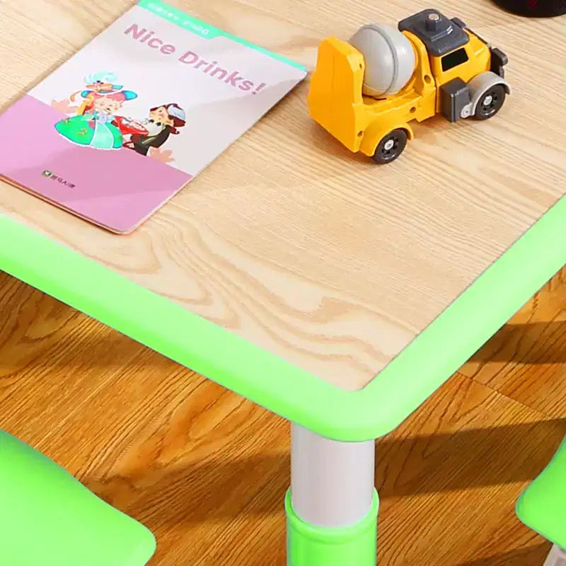 Tavolo e 4 Sedie per Bambini GustoWave, Tavolino per Bambini Regolabile in Altezza 23" e 4 Sedie con Gambe Antiscivolo e Desktop Graffiti con Organizer