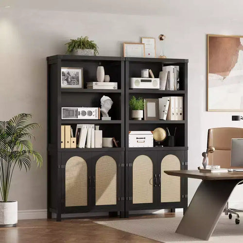 Libreria Alta a 5 Ripiani con Ante, Armadietto e Libreria per Soggiorno o Ufficio, Scaffali in Legno con Design in Rattan