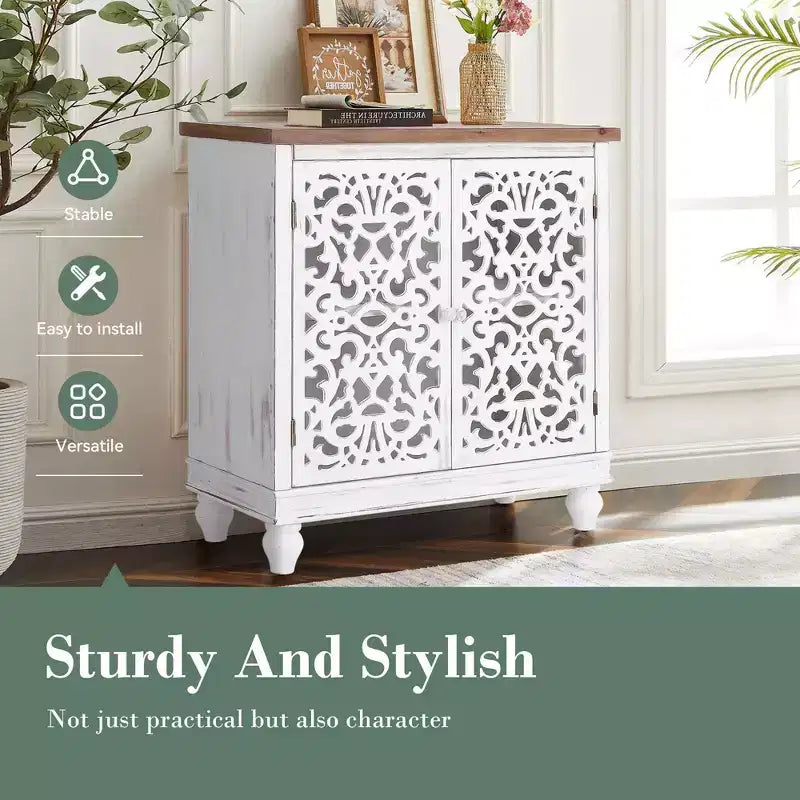 Mobile buffet credenza Captiva Designs con ante cave traforate effetto invecchiato e gambe in legno massello per soggiorno, ingresso e atrio