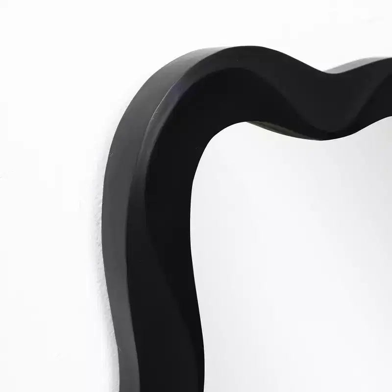 LuxenHome Specchio da parete rettangolare ondulato moderno in MDF nero, 35,4 A x 21,65 L, decorazione per la casa