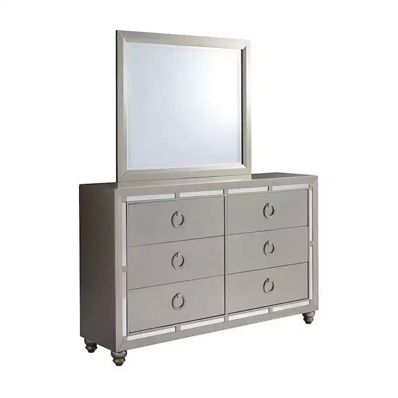 HomeStock Specchio con Finitura Argento e Design Contemporaneo Elegante Accento per la Camera da Letto per un Look Raffinato