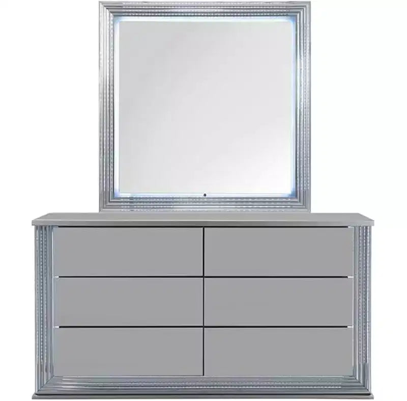 Specchio HomeStock liscio color argento con illuminazione a LED Elegante tocco moderno per camera da letto o tavolo da trucco