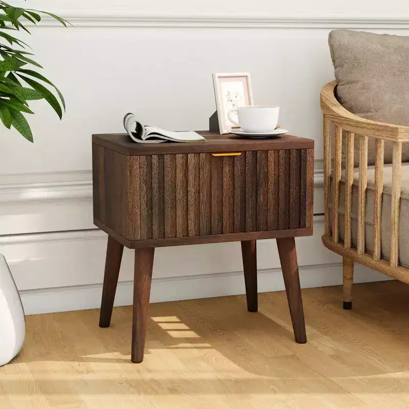 Dyonery, comodino con scanalature in noce da 20 pollici, set da 1/2, tavolino da salotto moderno di metà secolo con cassetto, comodino in legno massello per soggiorno