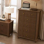 Comò alti in stile moderno Okak con cassetti scanalati, cassettiera per camera da letto, ingresso, organizer in legno con maniglia in metallo