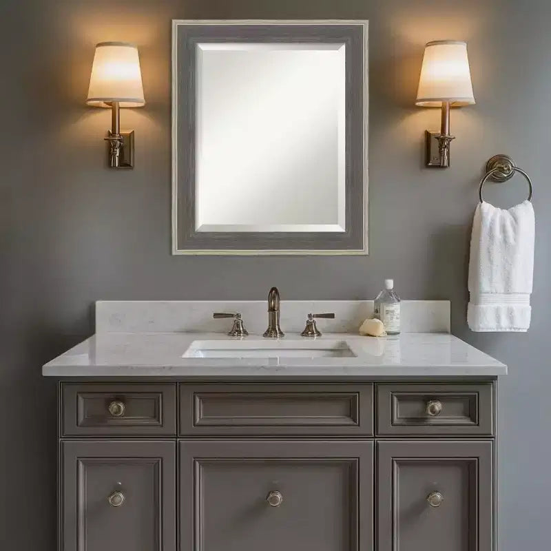 Specchio da parete per bagno Amanti Art Cottage con cornice in legno smussata