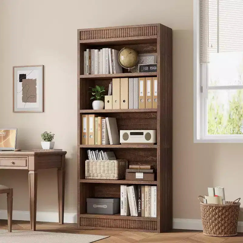Libreria alta 71 Farmhouse con 5 ripiani e espositore, Scaffale in legno scanalato per una conservazione organizzata in soggiorno, ufficio o biblioteca