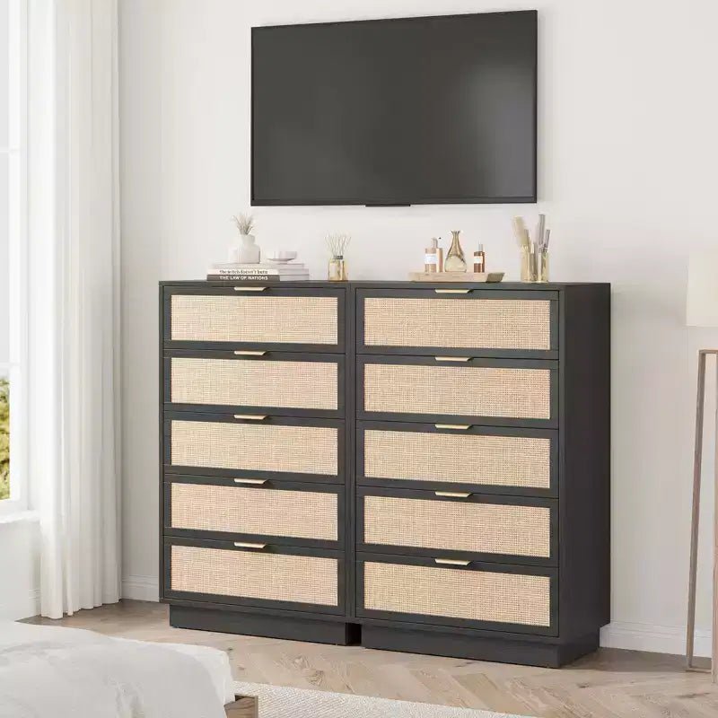 Comò in Rattan a 5 Cassetti, 118,6 cm di Altezza Nero, Cassettiera a 5 Scomparti con Maniglie in Metallo e Robusta Base in Legno per Camera da Letto, Soggiorno, Cameretta
