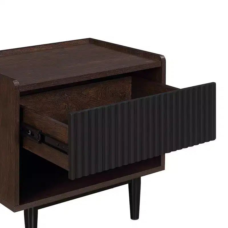 GDFStudio Duane comodino scanalato moderno di metà secolo con 1 cassetto e 1 ripiano inferiore