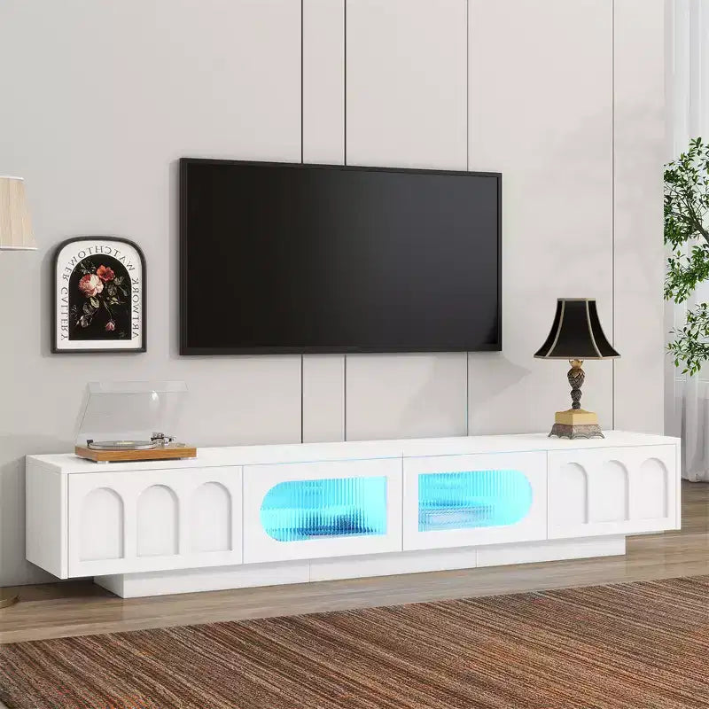 Mobile TV di tendenza con ante in vetro temperato scanalato per TV fino a 95'', mobile multimediale funzionale con ante ad arco