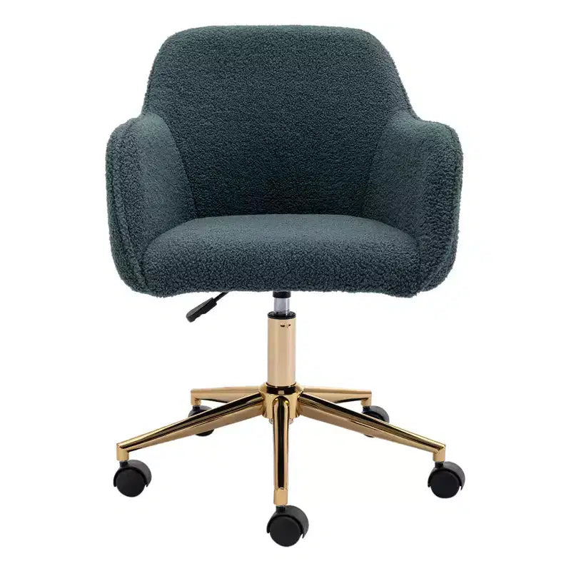 Questa sedia girevole da ufficio è regolabile in altezza, ha le ruote, le gambe placcate in oro e la base cromata.